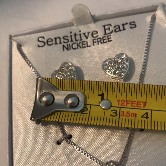 Silver tone & crystal heart necklace earrings set - Picture 4 of 7